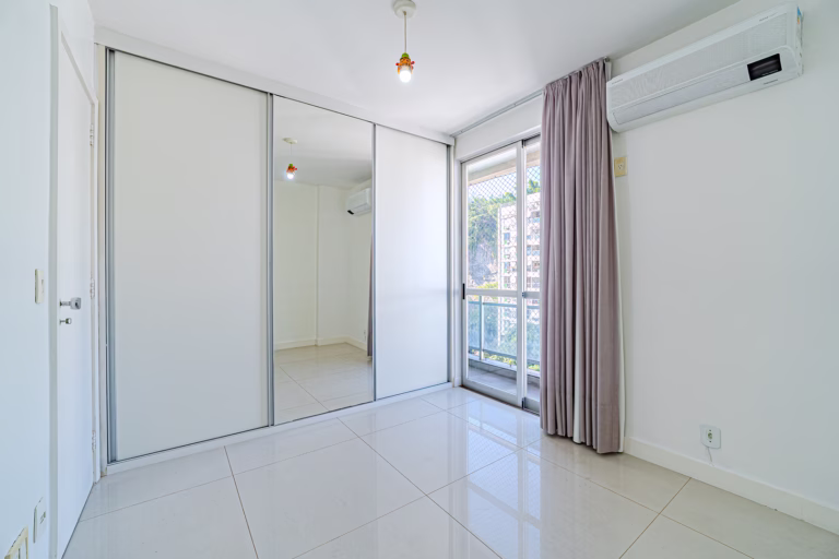 Foto 22 do imóvel: 2 quartos com varanda e vista ampla em Laranjeiras