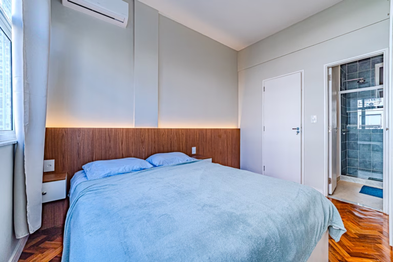 Foto 9 do imóvel: Quarto e sala com decoração completa, armários e eletrodomésticos, para morar ou investir em Botafogo