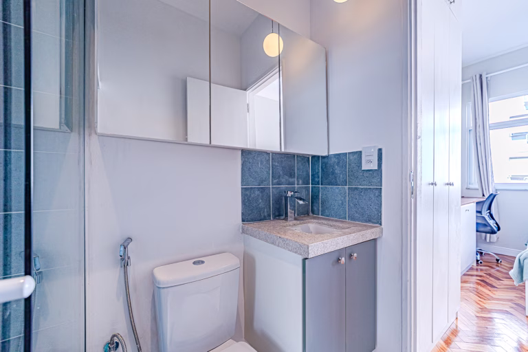Foto 13 do imóvel: Quarto e sala com decoração completa, armários e eletrodomésticos, para morar ou investir em Botafogo