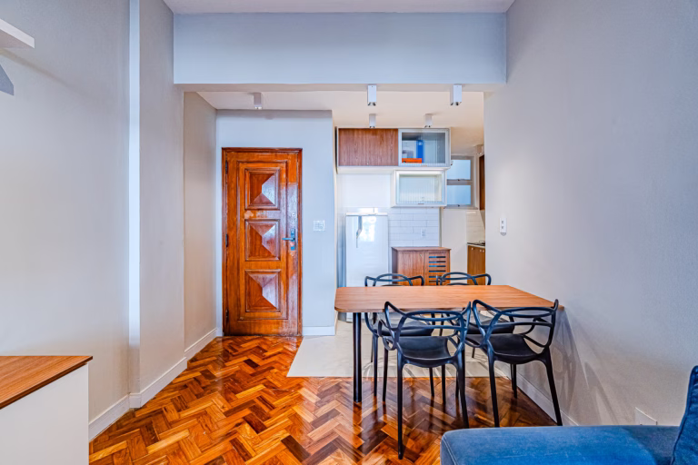 Foto 14 do imóvel: Quarto e sala com decoração completa, armários e eletrodomésticos, para morar ou investir em Botafogo