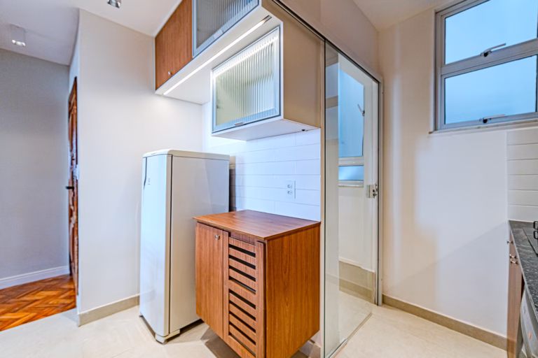Foto 17 do imóvel: Quarto e sala com decoração completa, armários e eletrodomésticos, para morar ou investir em Botafogo