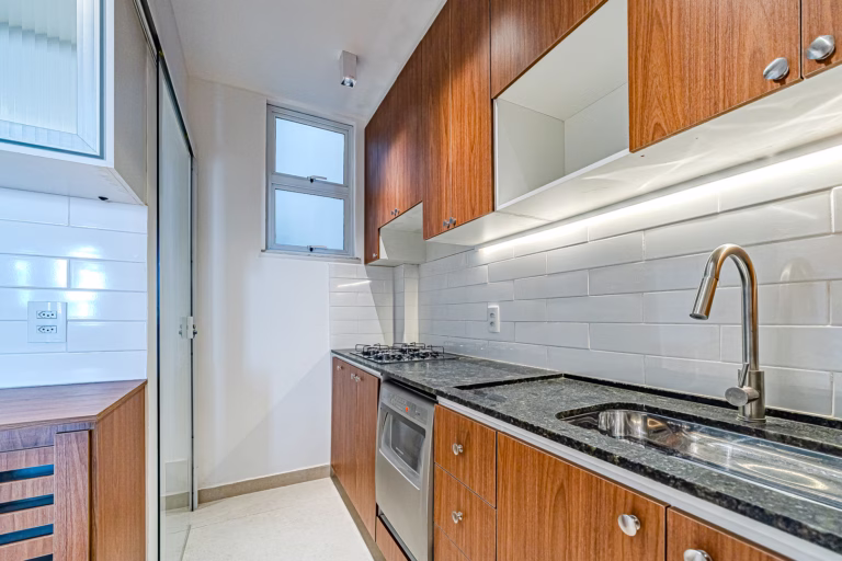Foto 19 do imóvel: Quarto e sala com decoração completa, armários e eletrodomésticos, para morar ou investir em Botafogo