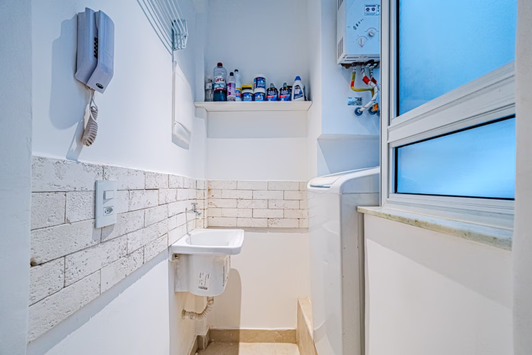 Foto 25 do imóvel: Quarto e sala com decoração completa, armários e eletrodomésticos, para morar ou investir em Botafogo