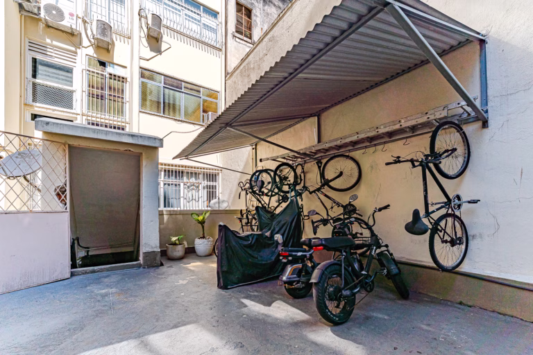 Foto 30 do imóvel: Quarto e sala com decoração completa, armários e eletrodomésticos, para morar ou investir em Botafogo