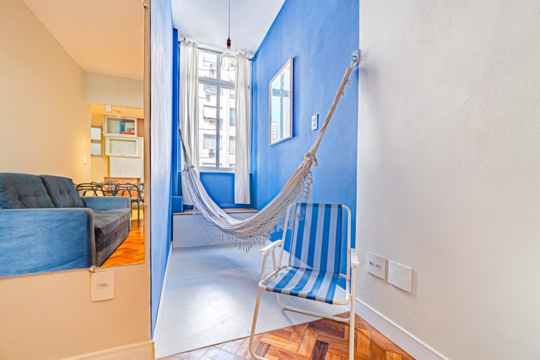 Foto 5 do imóvel: Quarto e sala com decoração completa, armários e eletrodomésticos, para morar ou investir em Botafogo