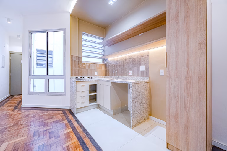 Foto 3 do imóvel: Quarto e sala na Glória, para morar ou investir